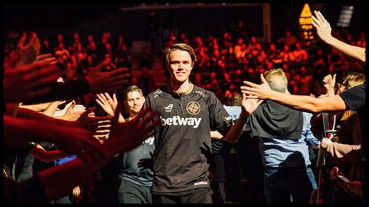 邓紫棋演唱S15全球总决赛主题曲引发期待